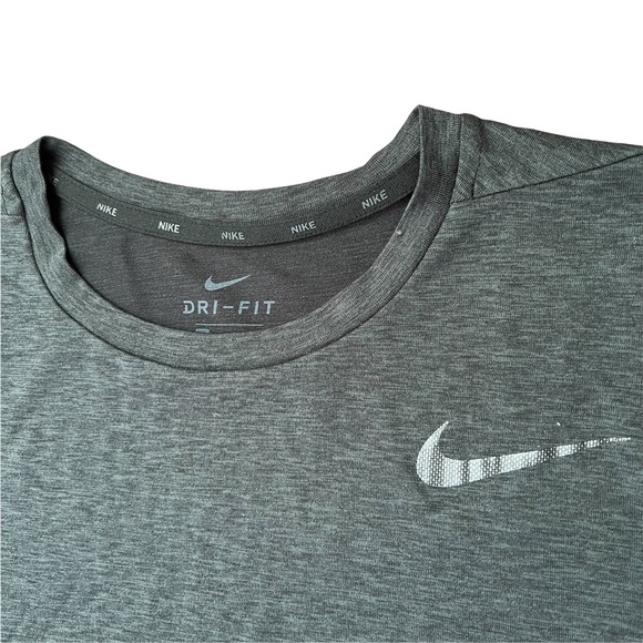 💥3 for $30💥 Nike Dri-Fit Workout Shirt - Picture 2 of 6